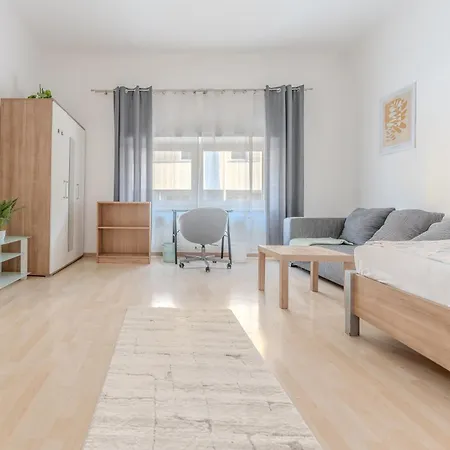 Danube Living Collection - Langenloiser Strasse - Geraeumiges Stadthaus Kremže