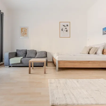 Danube Living Collection - Langenloiser Strasse - Geraeumiges Stadthaus * Kremže