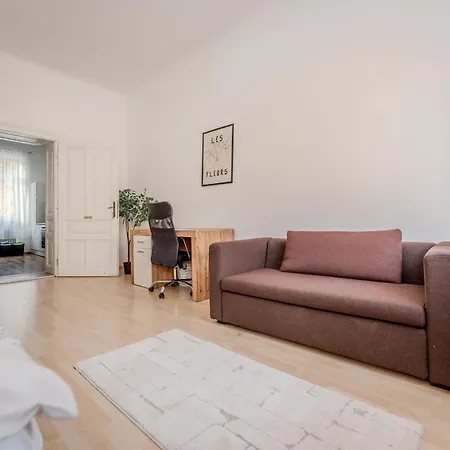 Danube Living Collection - Langenloiser Strasse - Geraeumiges Stadthaus * Kremže