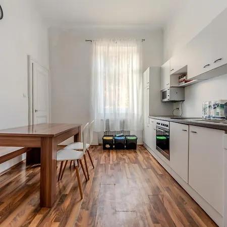 Danube Living Collection - Langenloiser Strasse - Geraeumiges Stadthaus Prázdninový dům